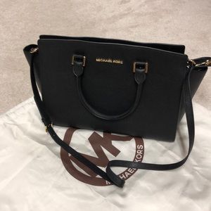 Micheal Kors black purse